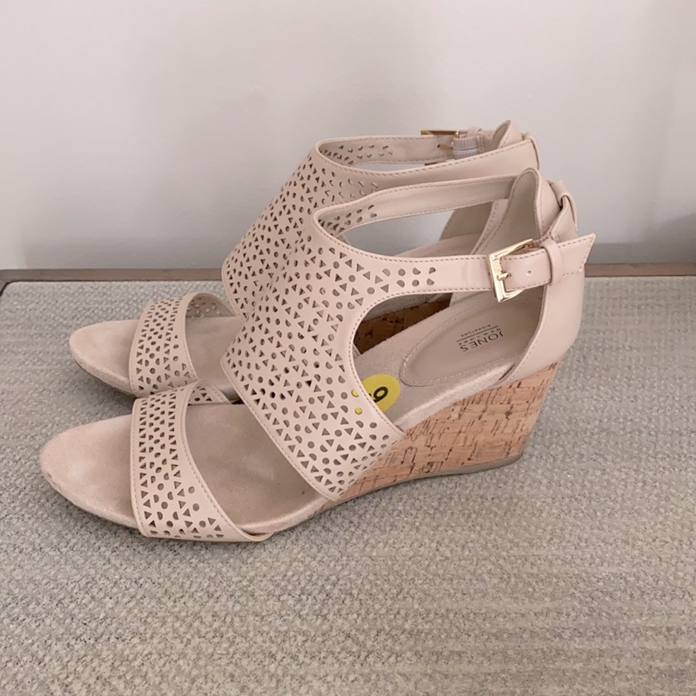 Jones New York Signature Sandal Size 9